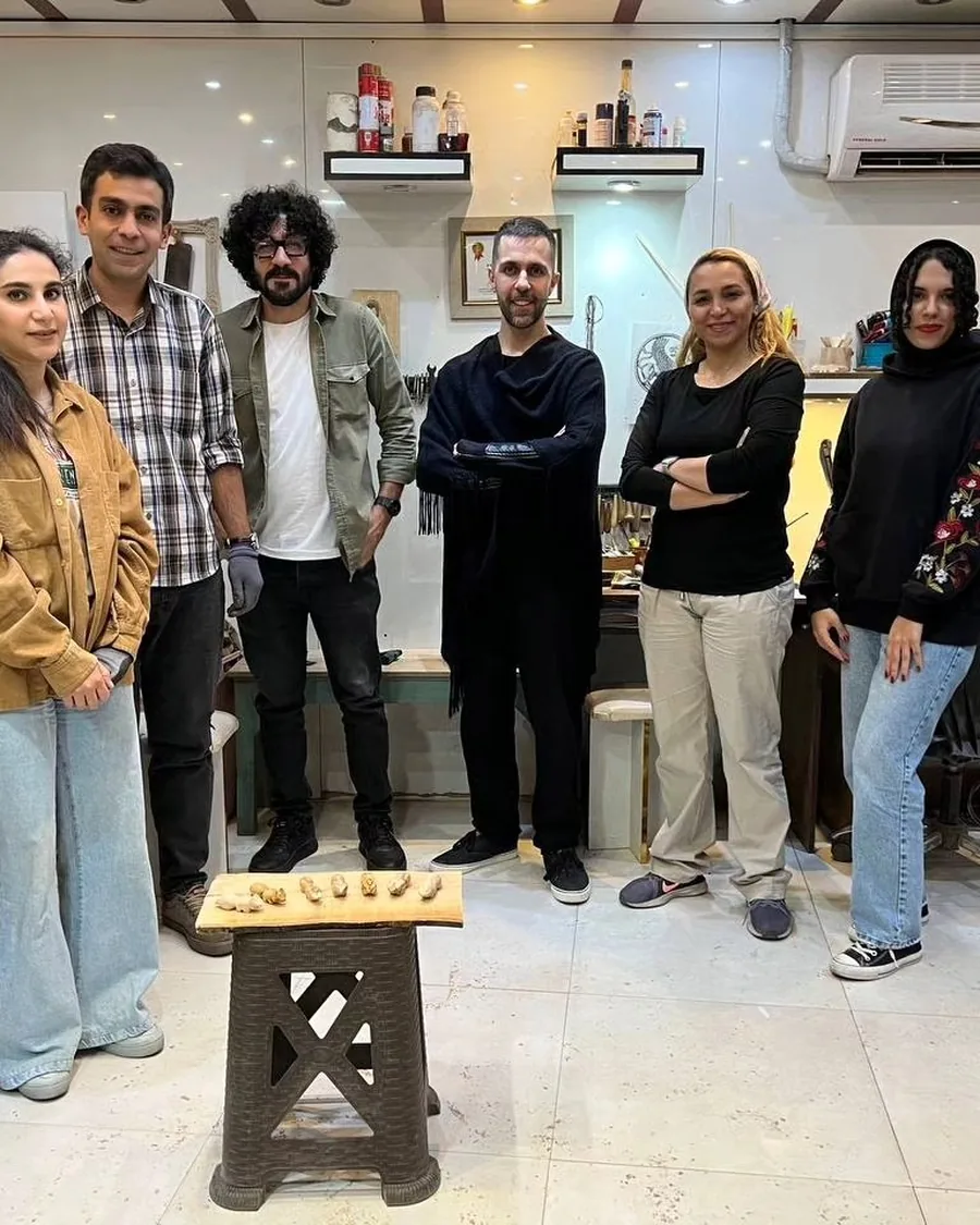 هنرجویان در خانه‌ی چوب افرا