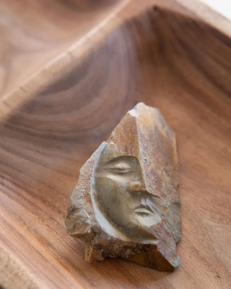 چهره‌ای از سنگ